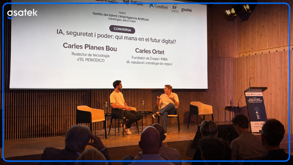 Carles Ortet y Carles Planes durante una conversación sobre inteligencia artificial, seguridad, poder y futuro digital en la jornada Gestión del Talento e Inteligencia Artificial.