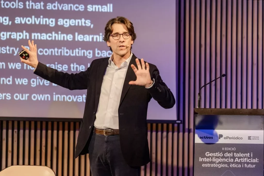 Pep Martorell durante una ponencia sobre inteligencia artificial, estrategia tecnológica, supercomputación y futuro del trabajo.